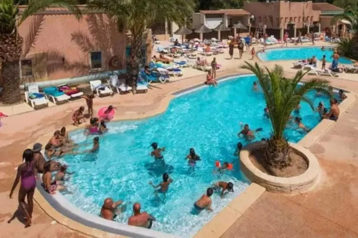 Camping 4 Etoiles - Parc Aquatique - Efacfb Hyères 0*,  Francie
